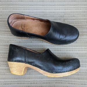 Danskin clogs GOING TO GOODWILL IF NOT SOLD SOON